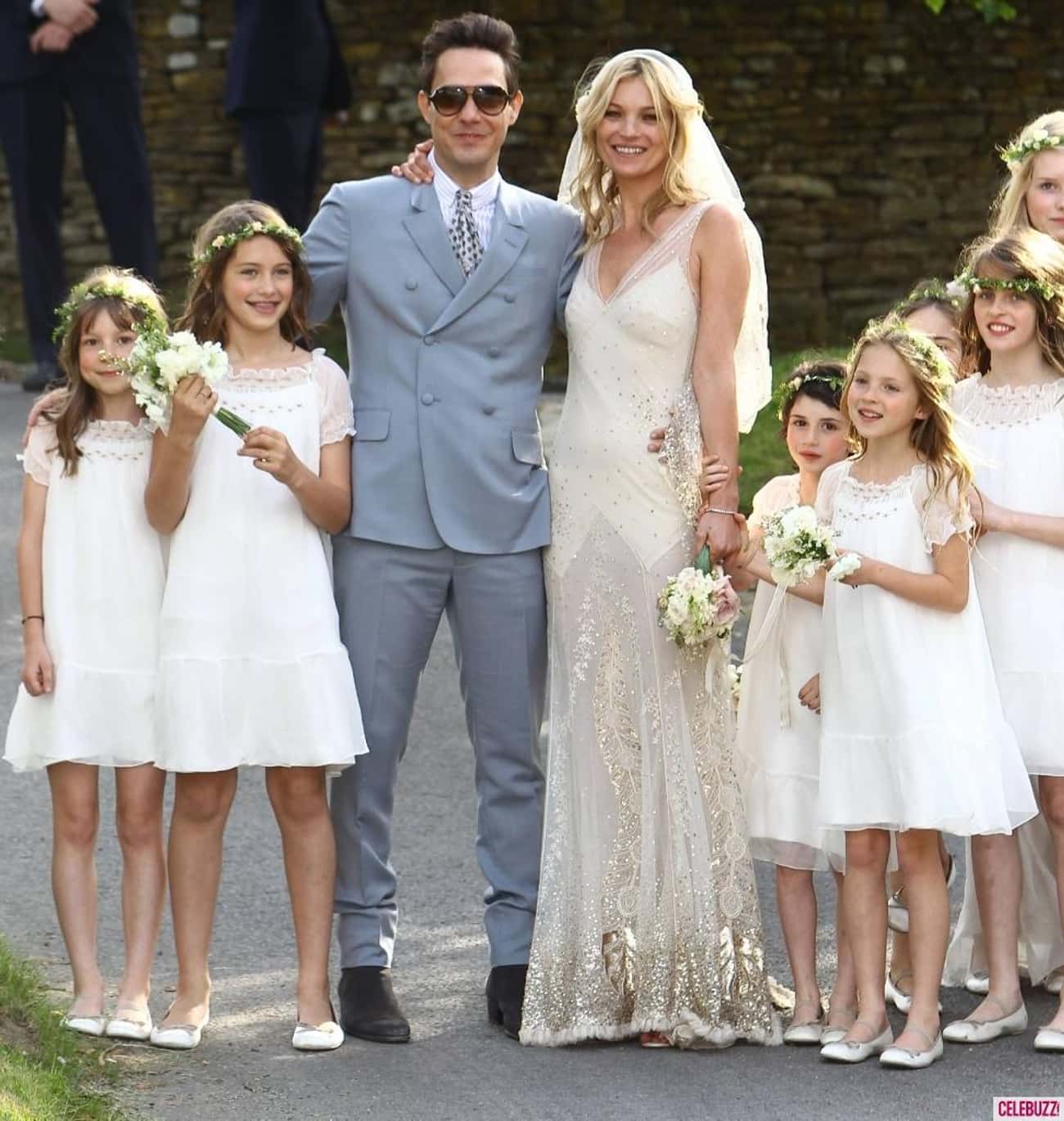 Вышла замуж в 26. Кейт Мосс свадьба. Кейт Мосс и Джейми Хинс свадьба. Кейт Мосс в свадебном. Свадебное платье Кейт Мосс.