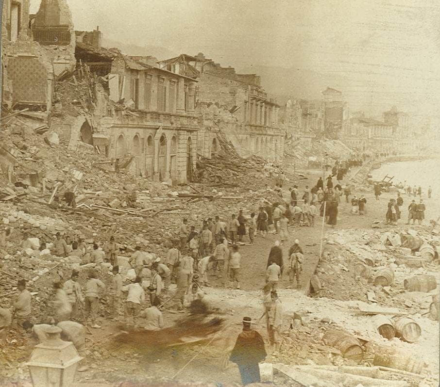 worst-tsunami-in-history-list-famous-tsunamis-with-photos