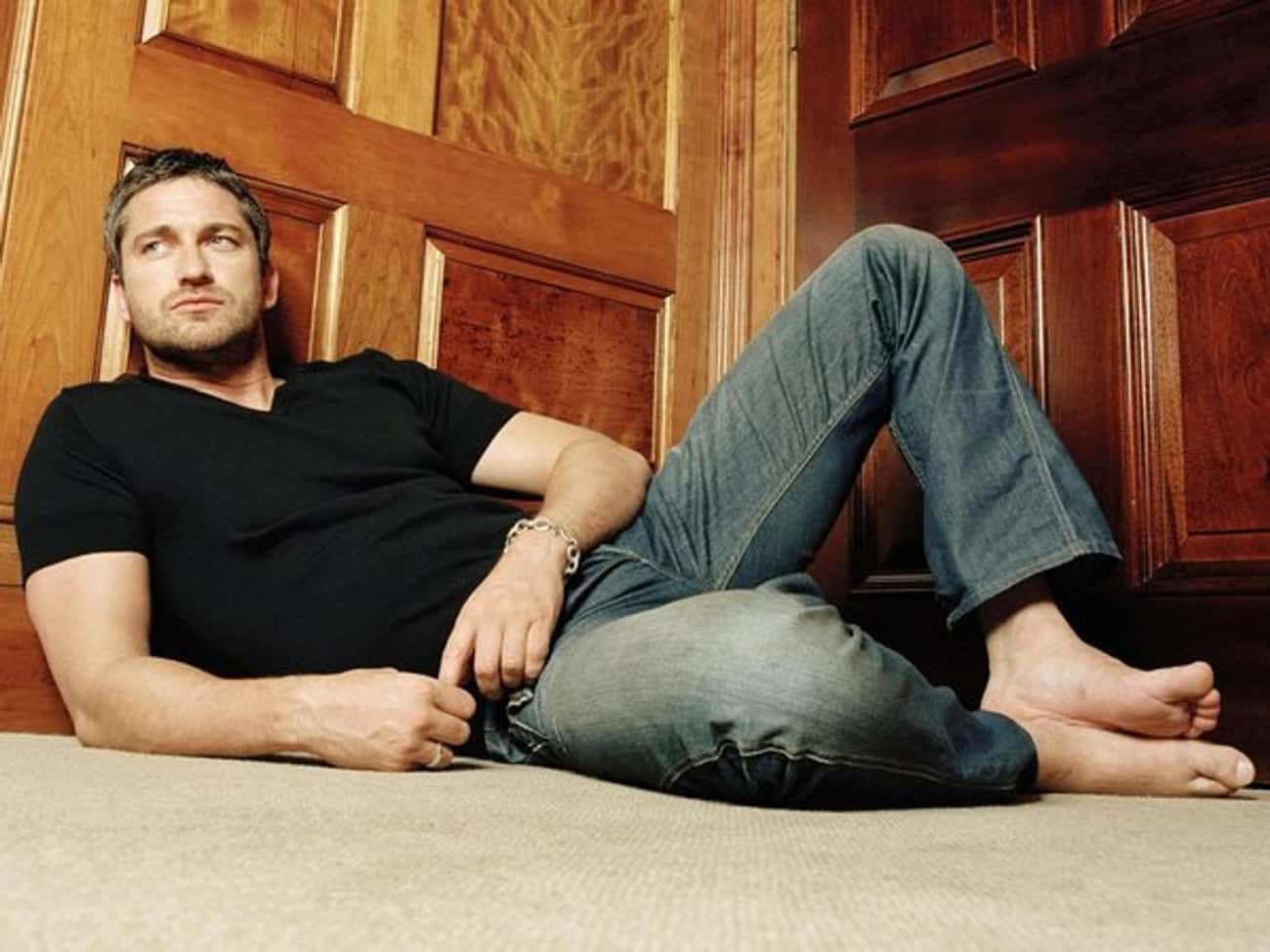 Gerard Butler in V-Neck T-Shirt with Pants