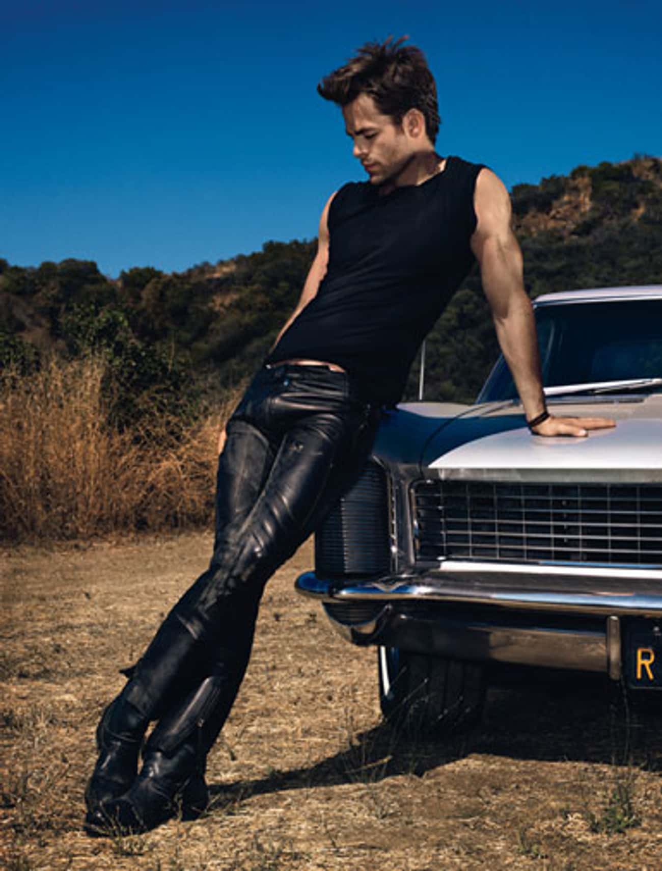 Chris Pine in Sleeveless Top with Leather Jeans