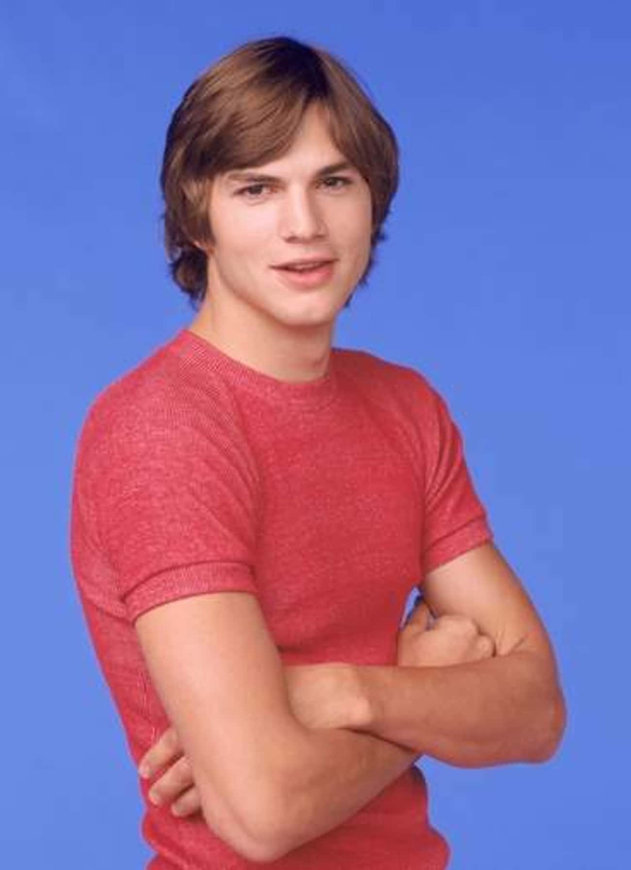 Ashton Kutcher in Red Fit T-Shirt