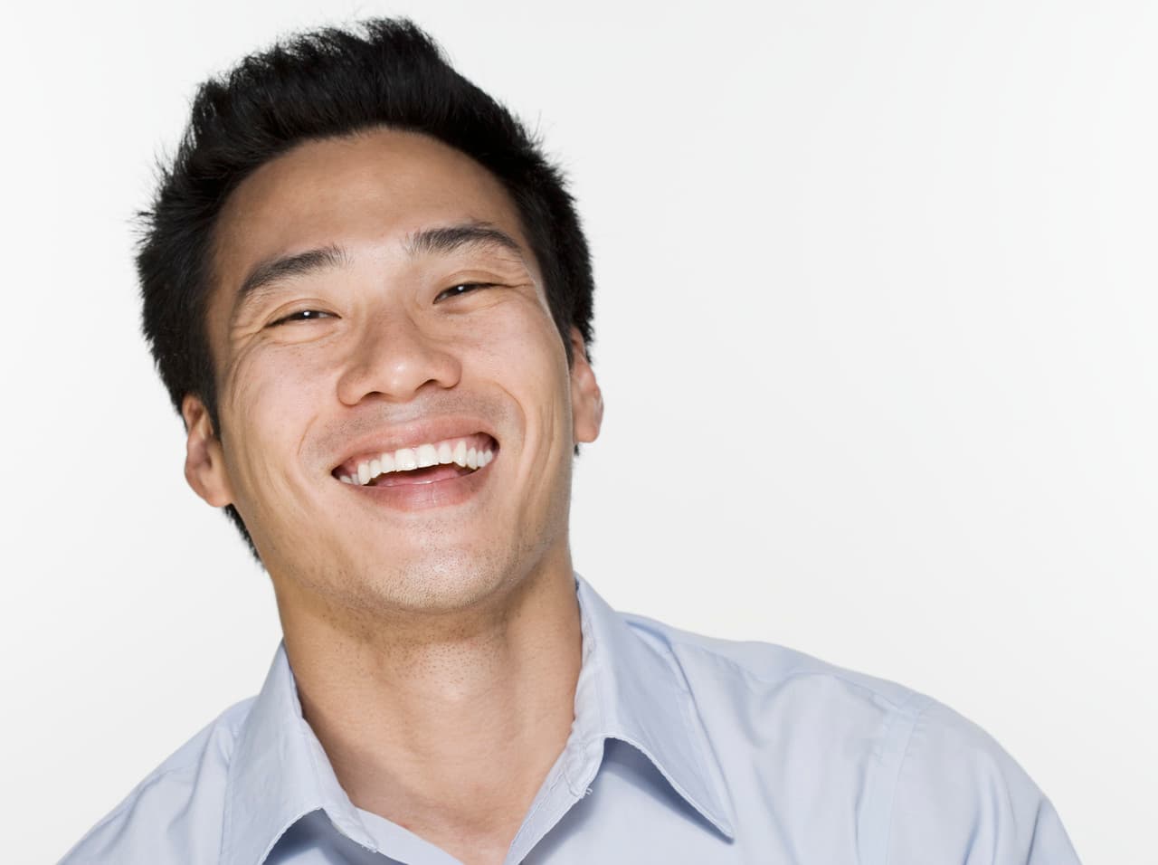 Азиат обычный. Азиат с закрытыми глазами. Парень азиат улыбается. Парень азиат улыбается. For asian man.
