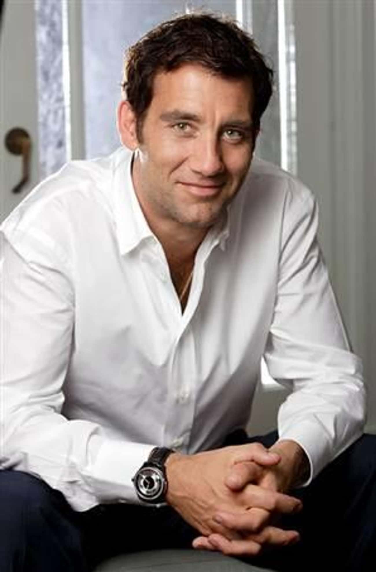 Clive Owen in White Long Sleeved Top