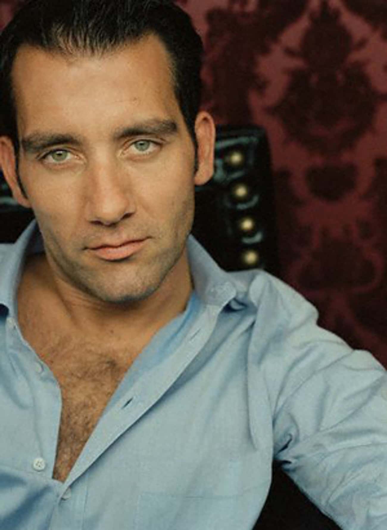 Clive Owen in Blue-Gray Long Sleeves
