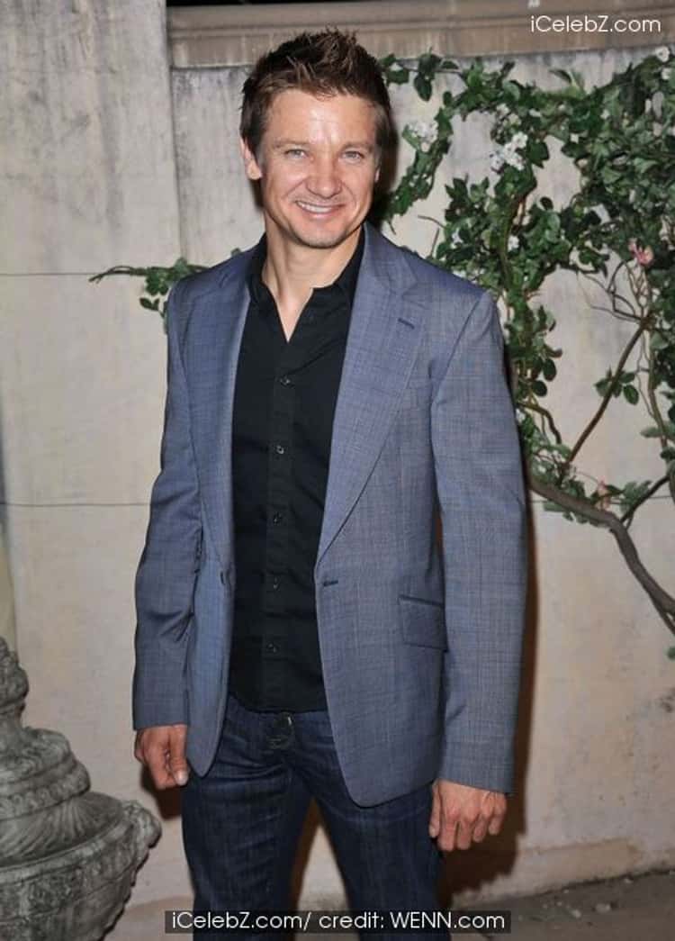 Shirtless Jeremy Renner | Hot Pics, Photos and Images