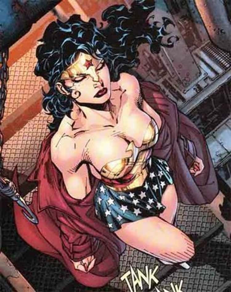 Sexy Wonder Woman  List Hot Wonder Woman Pictures