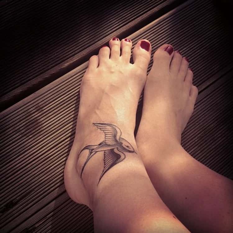 bird foot tattoos