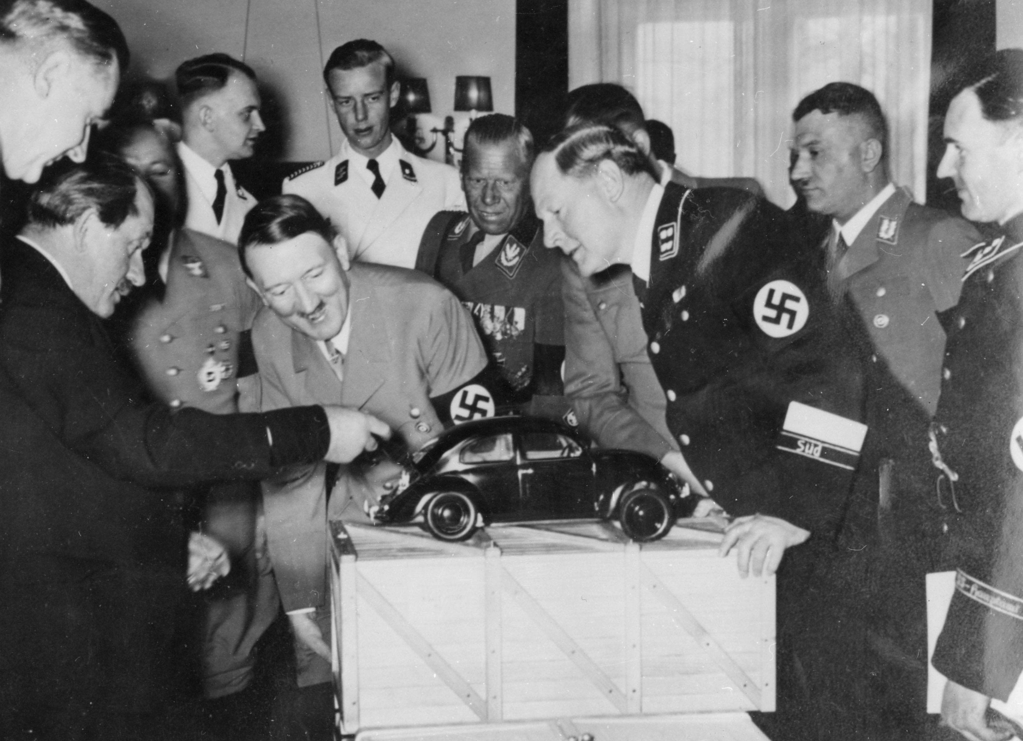 Random Infuriating Photos of History's Most Evil People Having The Best ...