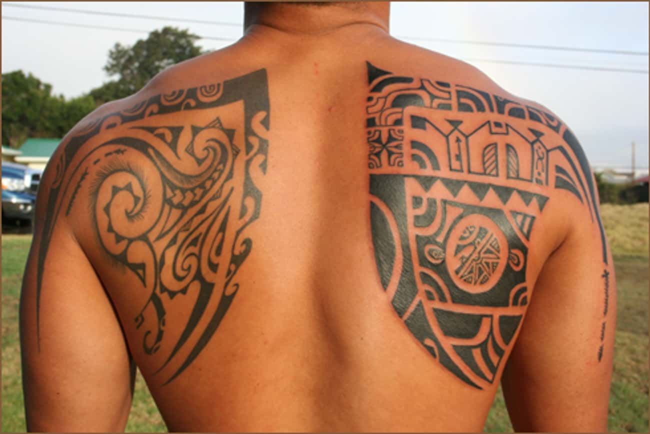 Полинезийская тату на спине