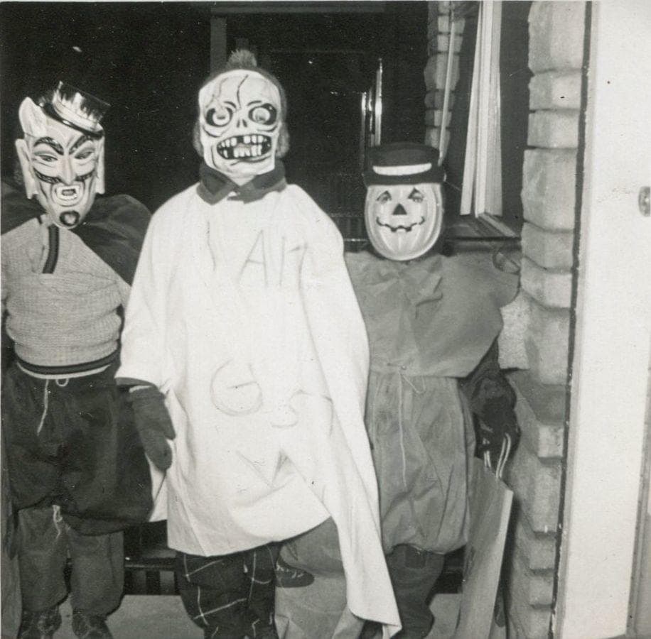 Random Vintage Halloween Costumes That Will Give You Nightmares | Best ...