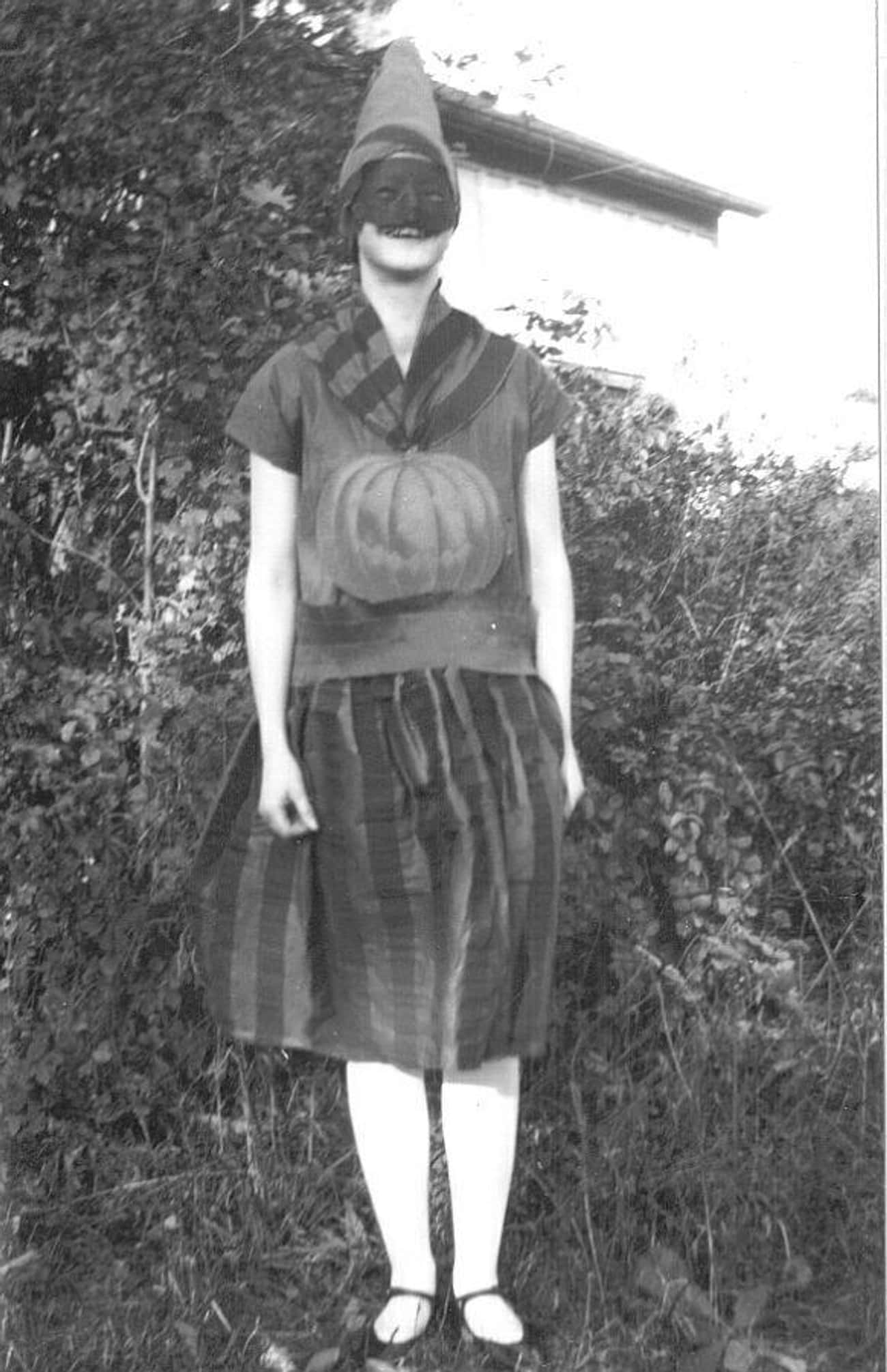 Her Pumpkin Bump Is Showing, 1928