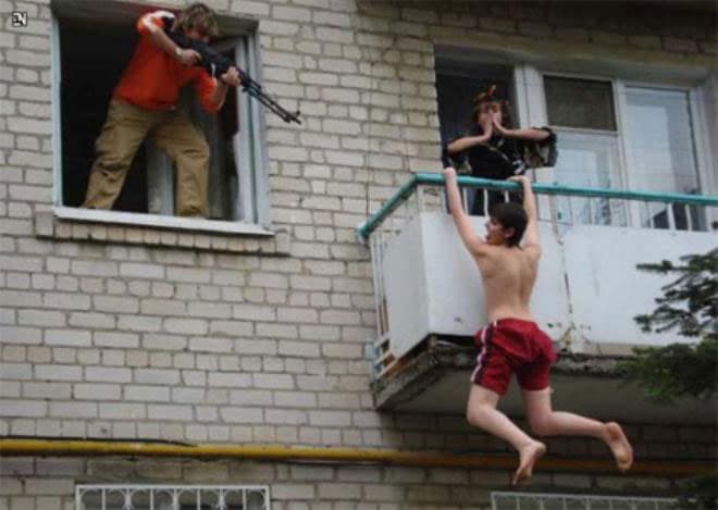 утренний луч скользнул по карнизу дома