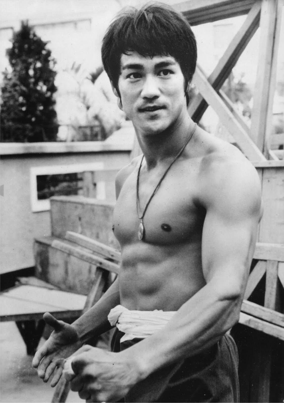 Bruce store lee old