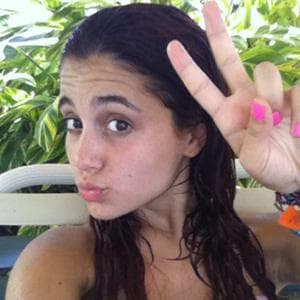 Random Photos of Ariana Grande Without Makeup Thumb Image