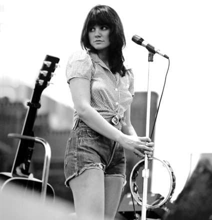 linda-ronstadt-in-checkered-crop-top-pho