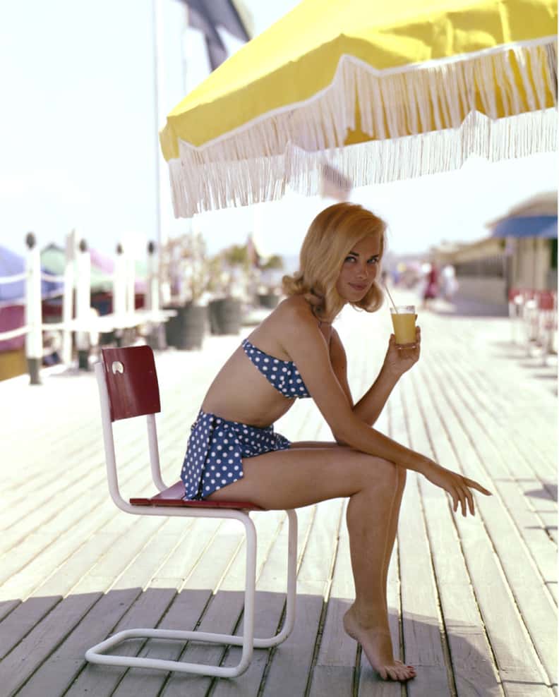 This image has an empty alt attribute; its file name is bikini-girl-on-french-boardwalk-1955-photo-u1