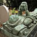 Head In Hands on Random Weirdly Fascinating And Bizarre Gravestones From Around The World