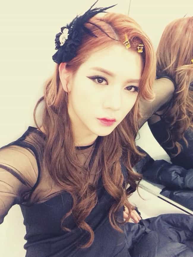 Male Kpop Idols Dressed Like Girls Kpop Idols Crossdressing