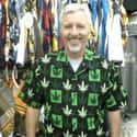 This Dad Busts out His Old College Dress-Up Shirt on Random Very Best Photos of Dads on Vacation