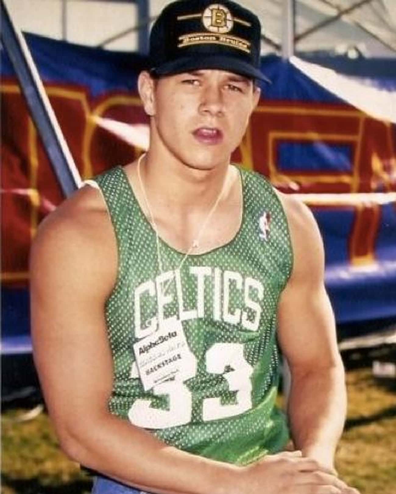 [Image: young-mark-wahlberg-in-celtics-tank-phot...pr=2&w=650]