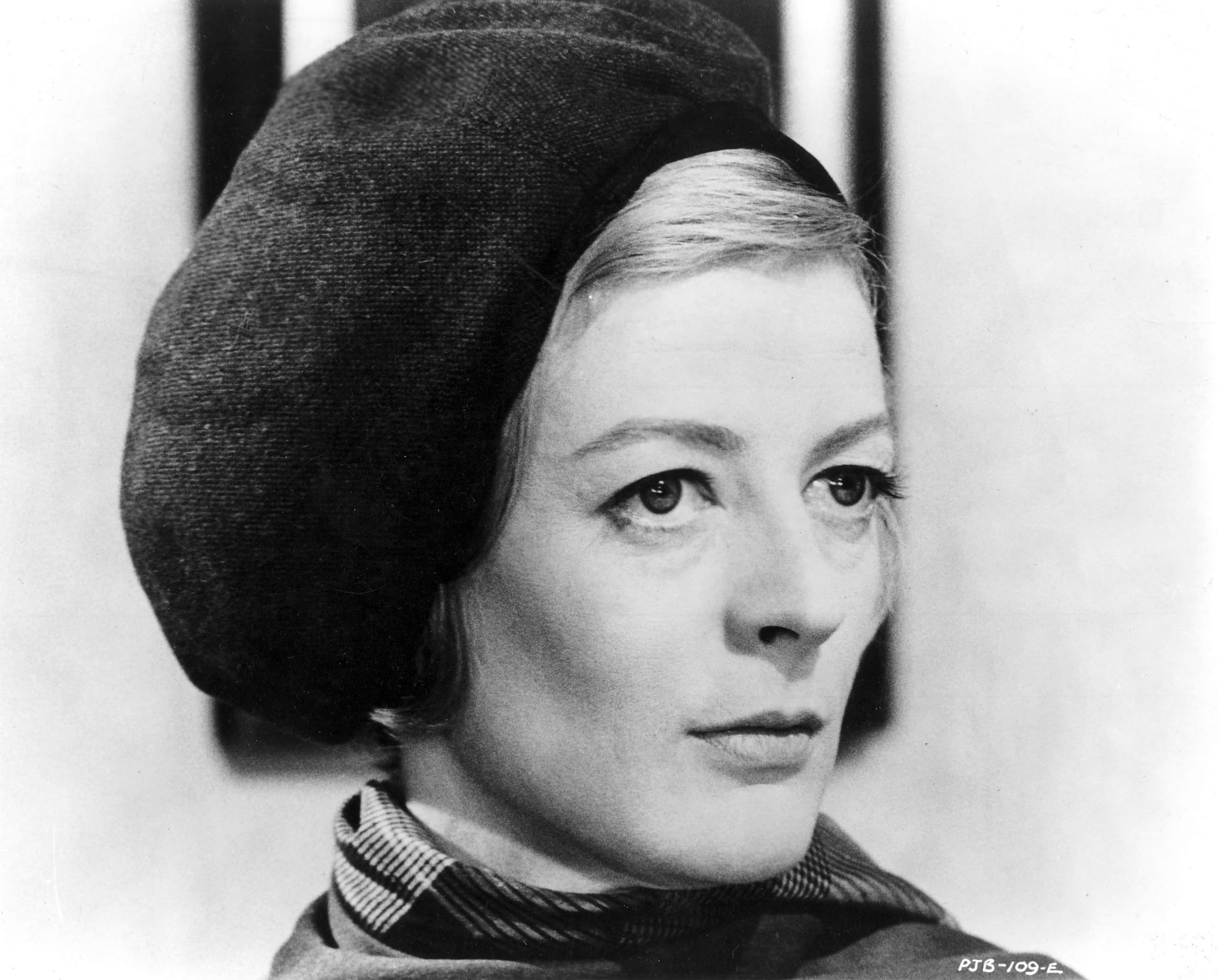 19 Gorgeous Pictures of Young Maggie Smith