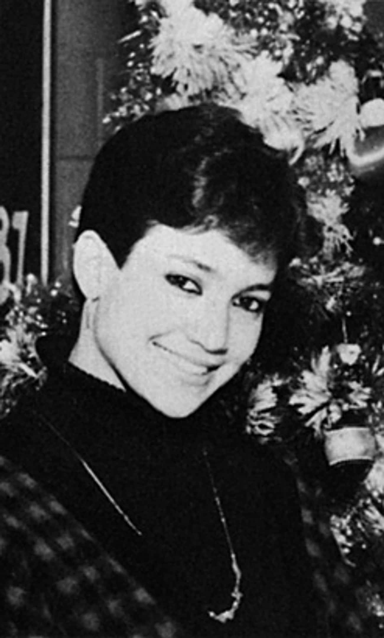 Young Jennifer Lopez Ready For Christmas