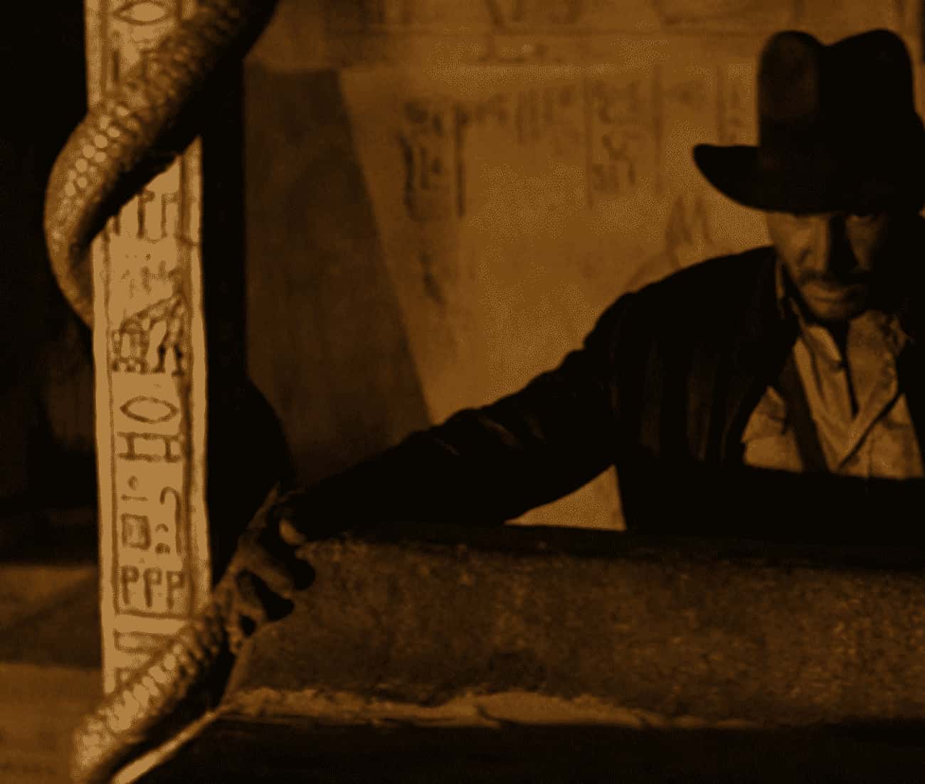 R2-D2 And C-3P0 Make A Cameo In 'Raiders of the Lost Ark'