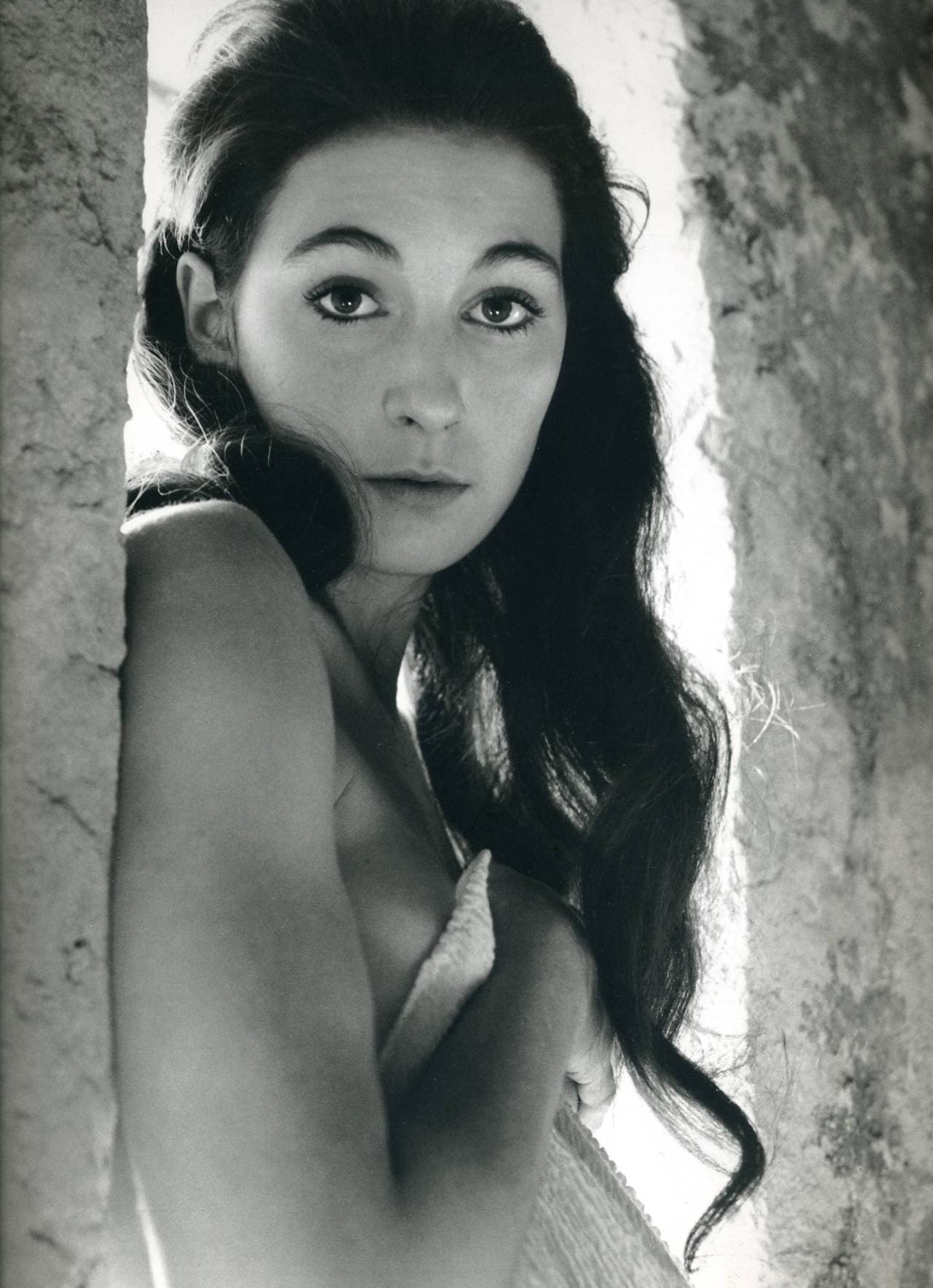 21 Pictures of Young Anjelica Huston