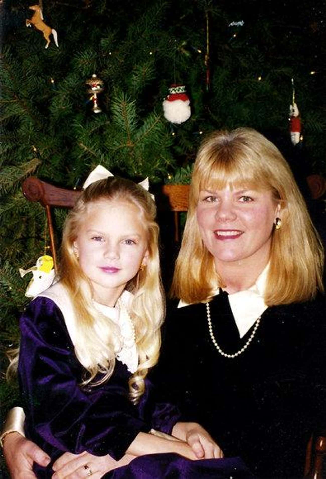 Young Taylor Swift at Christmas
