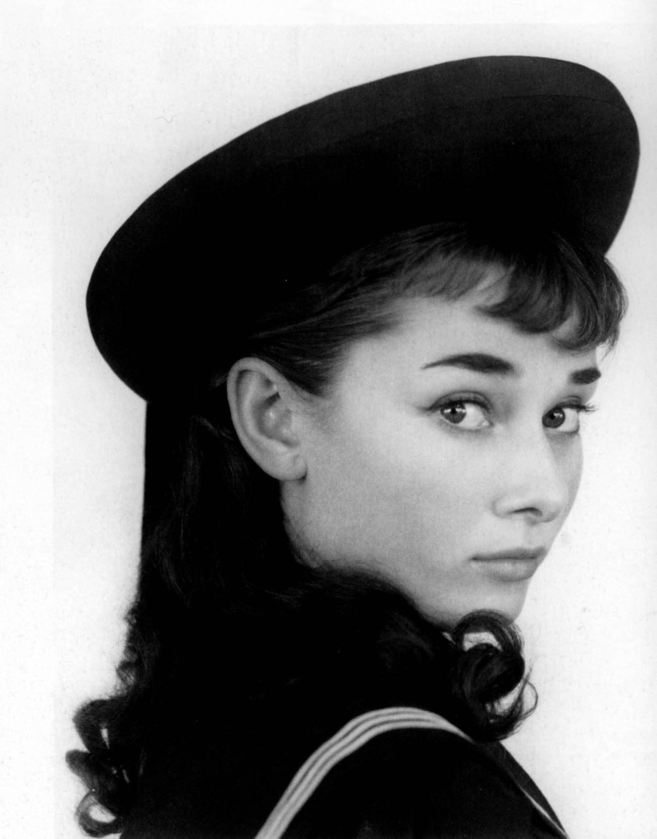 30-photos-of-audrey-hepburn-when-she-was-young
