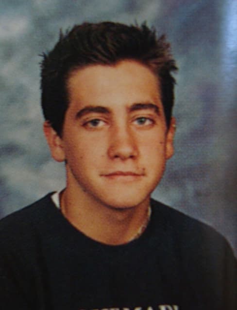 30 Pictures Of Jake Gyllenhaal When He Was Young   Young Jake Gyllenhaal In Black T Shirt School Photo Photo U1