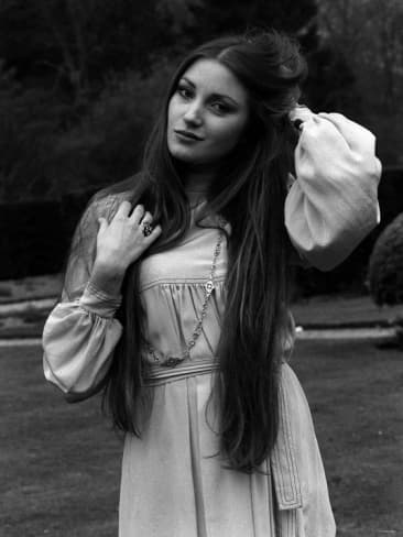 30 Photos of Jane Seymour When She Was Young