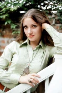 30 Photos of Jane Seymour When She Was Young