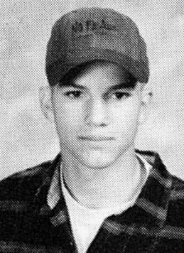 27 Photos of Ashton Kutcher When He Was Young
