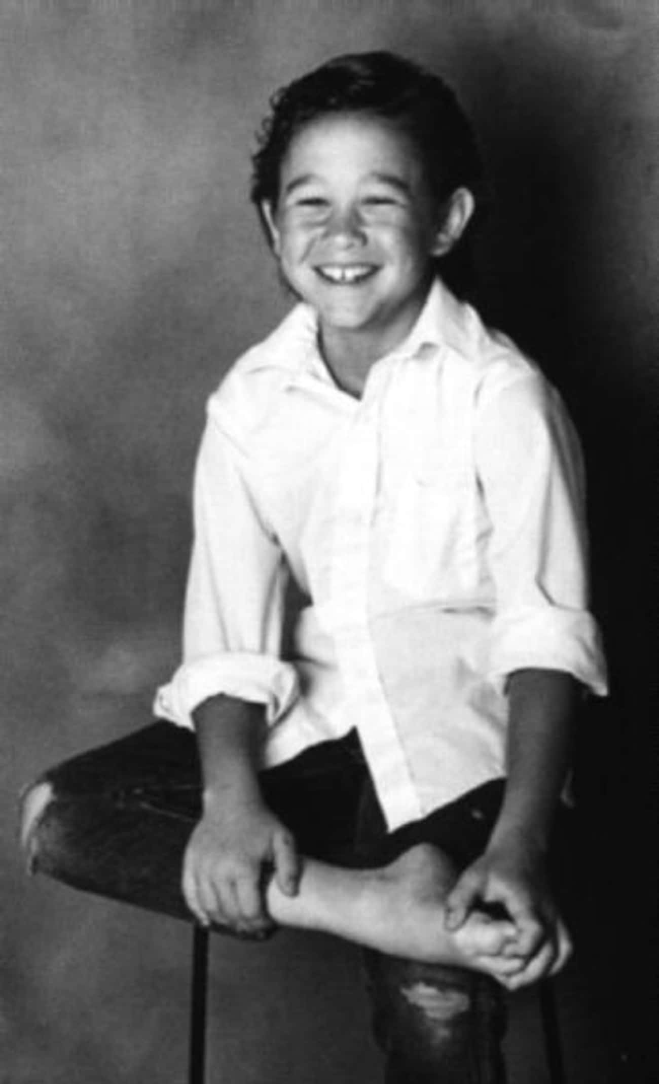 Young Joseph Gordon-Levitt in White Buttondown and Black Jeans