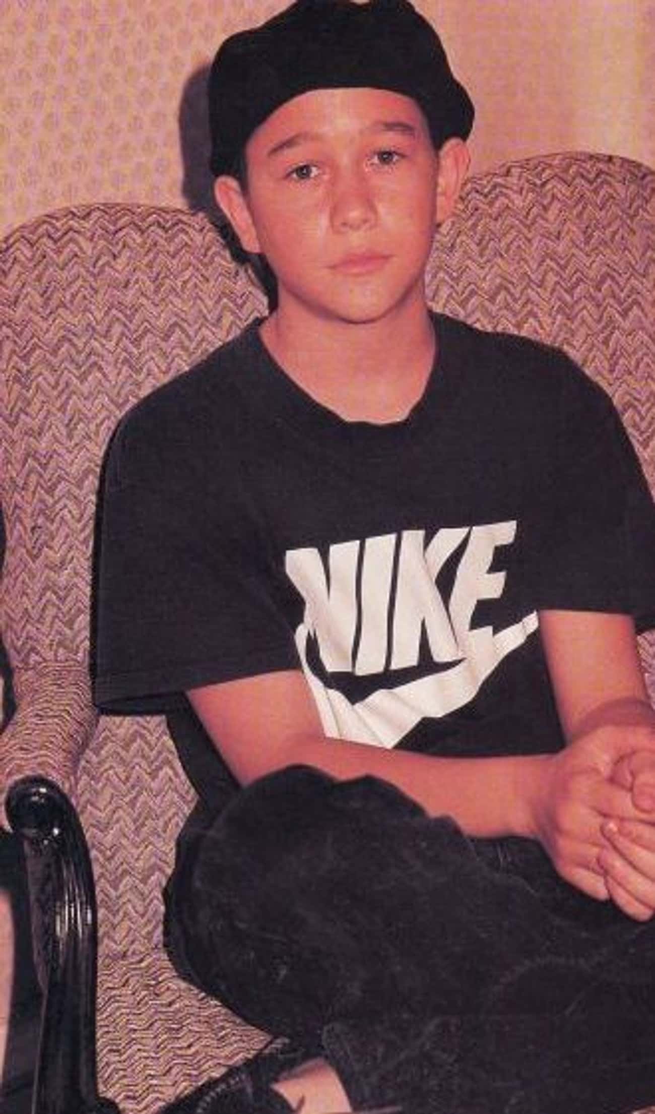 Young Joseph Gordon-Levitt in Black Nike Shirt