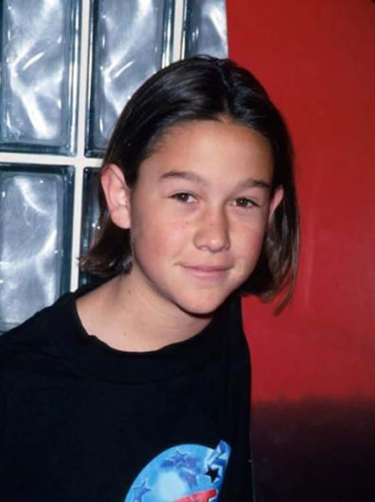 Young Joseph Gordon-Levitt in Black T-Shirt Semi-Closeup
