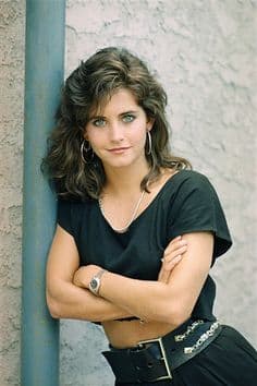 20 Photos Of Courtney Cox When She Was Young