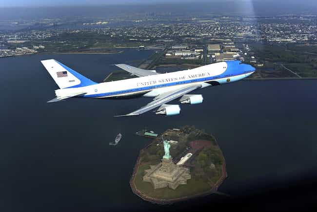 how much does it cost to operate air force one