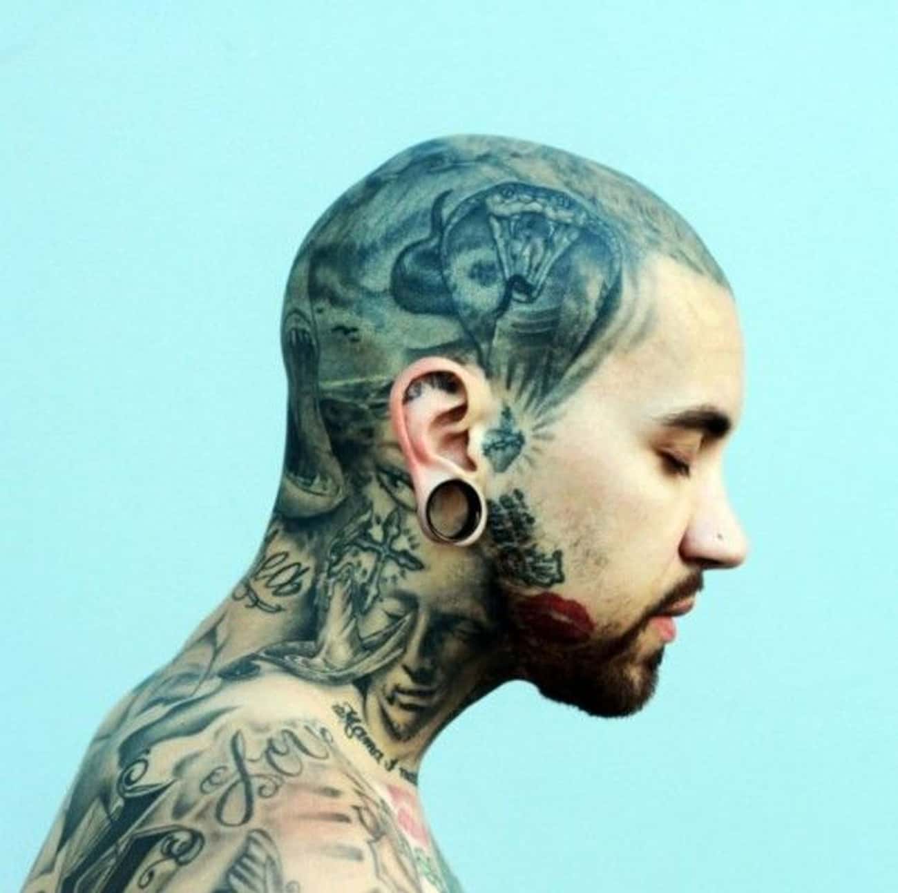 Татуировка вместо волос на голове