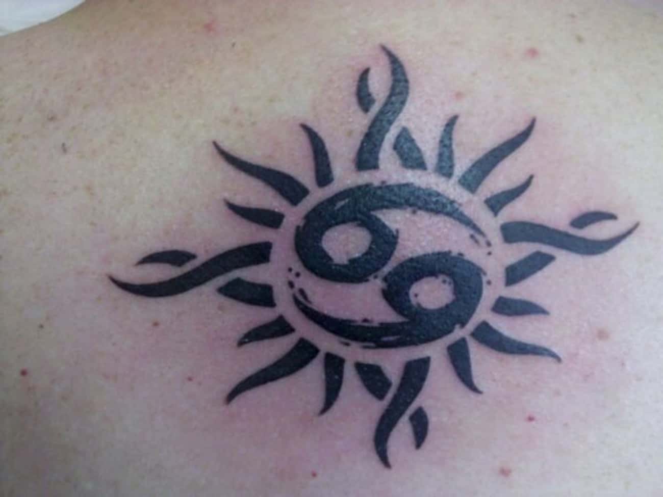 Солнце со знаком зодиака тату