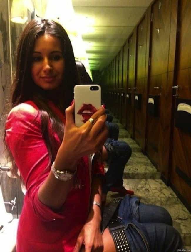 42 Times Unfortunate Mirror Placement Ruined Everything