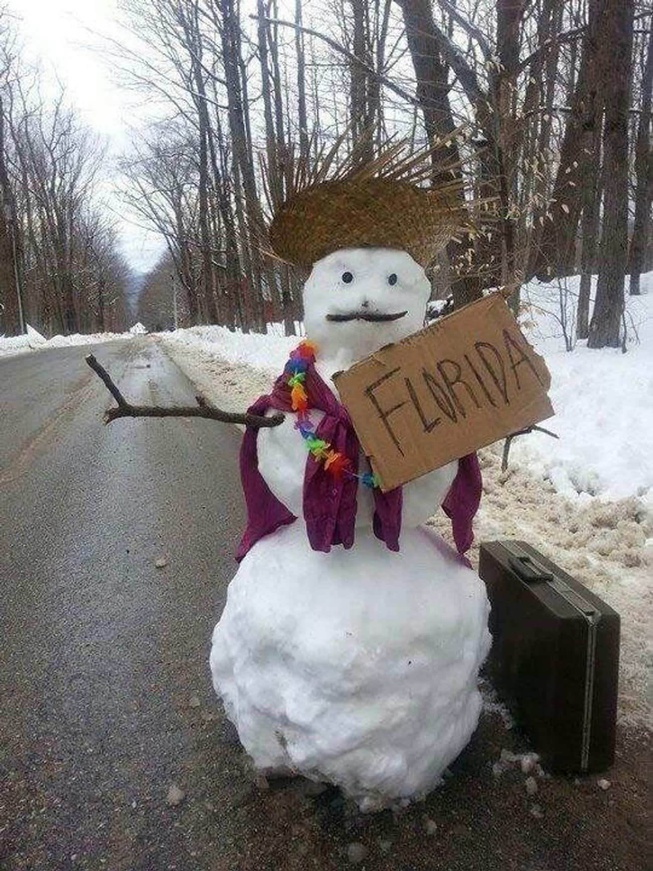 Снег смешная картинка. Прикольные Снеговики. Креативный Снеговик. Забавный Снеговик. Приколы зимой.