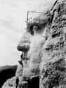 George Washington Being Carved Into Mt. Rushmore on Random Amazing Historical Snapshots You Were Never Shown In Class