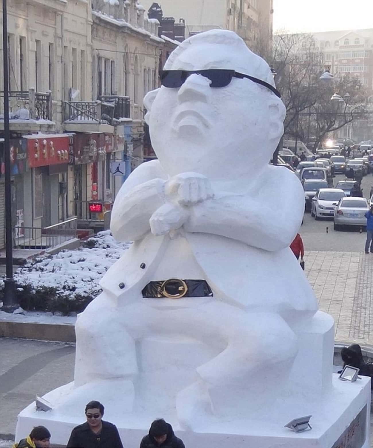 Снеговик скульптура