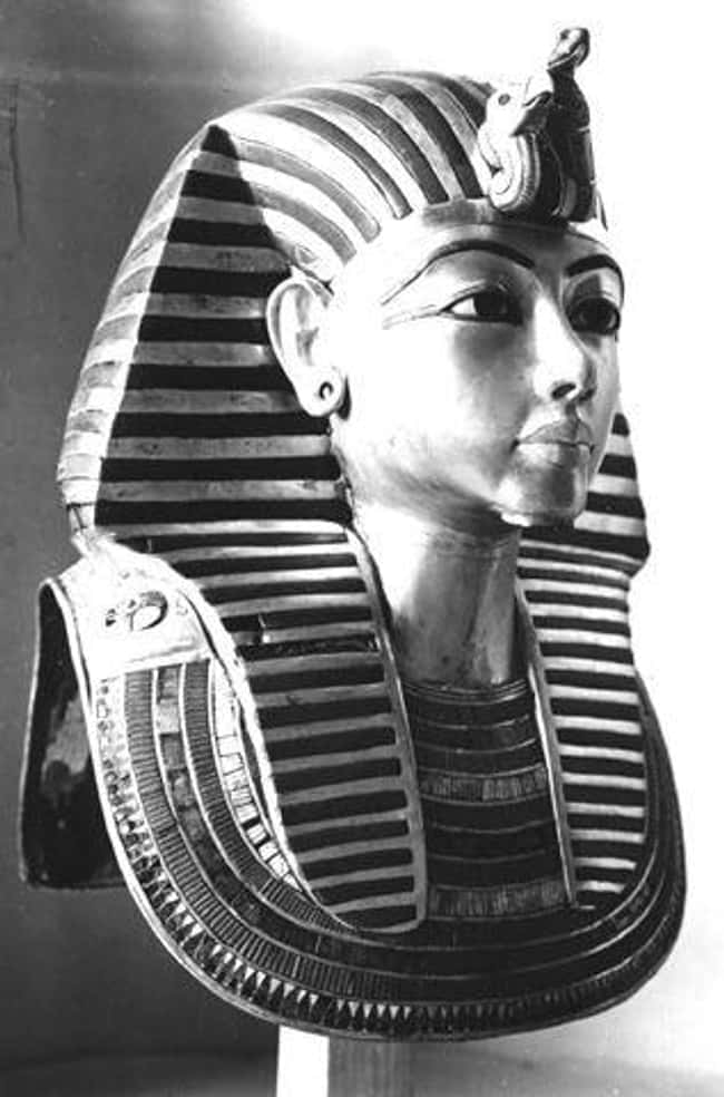 His Mask's Beard Snapped off 3 is listed (or ranked) 21 on the list 21 Weird Facts About King Tut