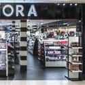 She totes can't control herself at Sephora on Random Signs You're Dating A Basic B*tch
