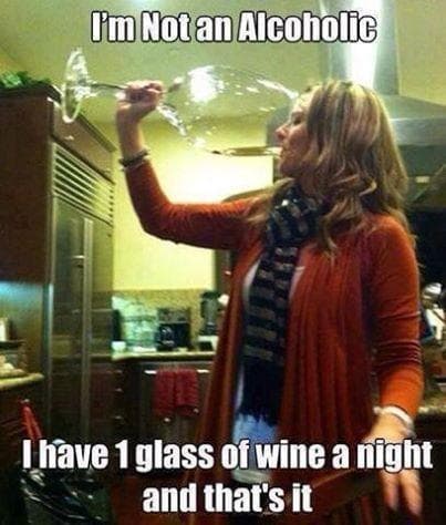 Дорогой я всего один бокальчик. Она моя один бокал. Огромный бокал вина. Один бокальчик. Огромный бокал.