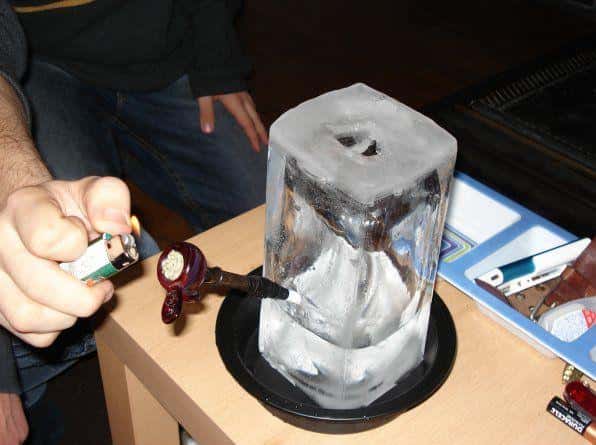 how to make a smoking pipe for ice