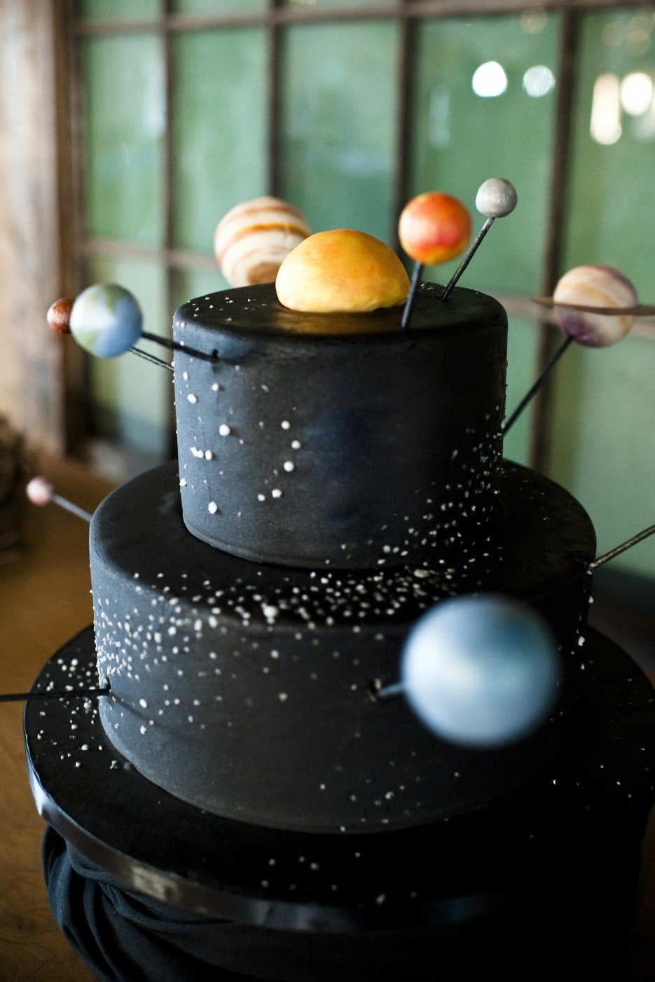 36 Space Cakes That Are Out of This World